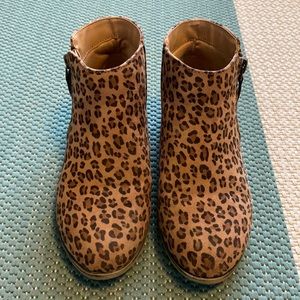 Cat & Jack boots for kids. Leopard print. GUC.